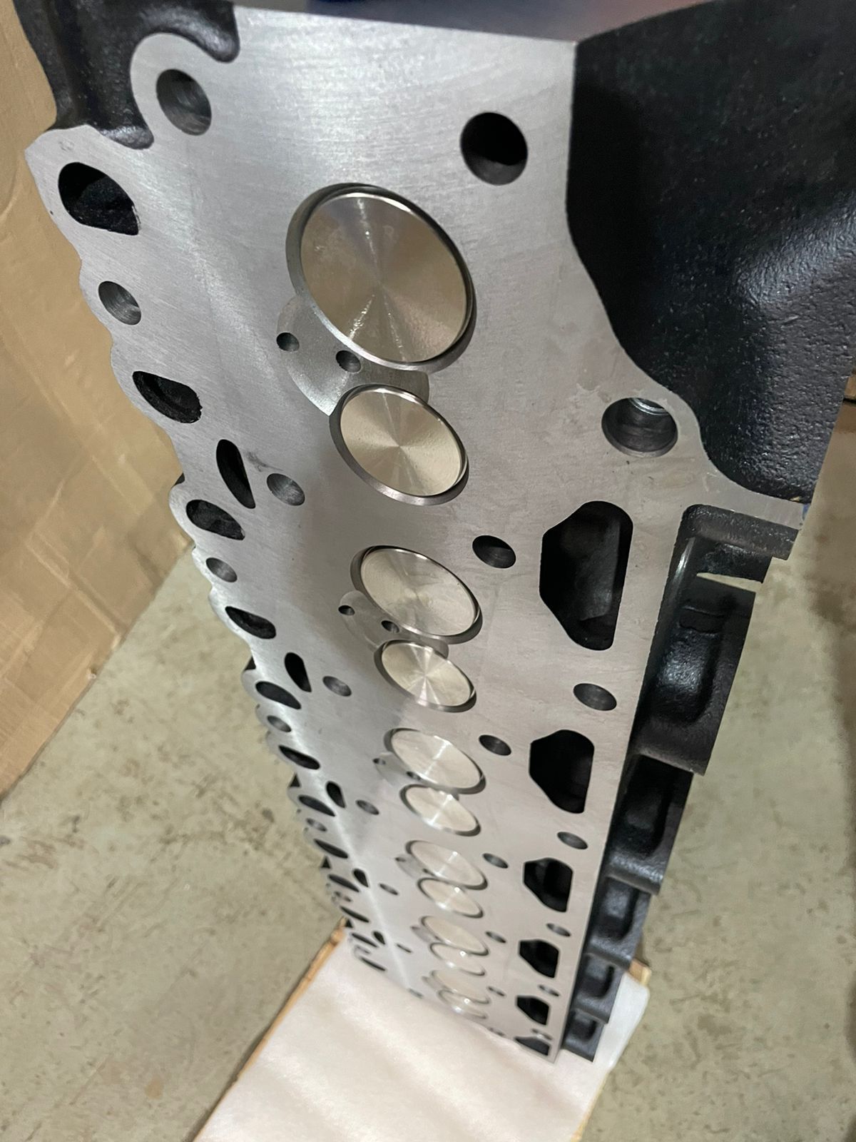 Головка двигателя (с клапанами) Deutz 04255948