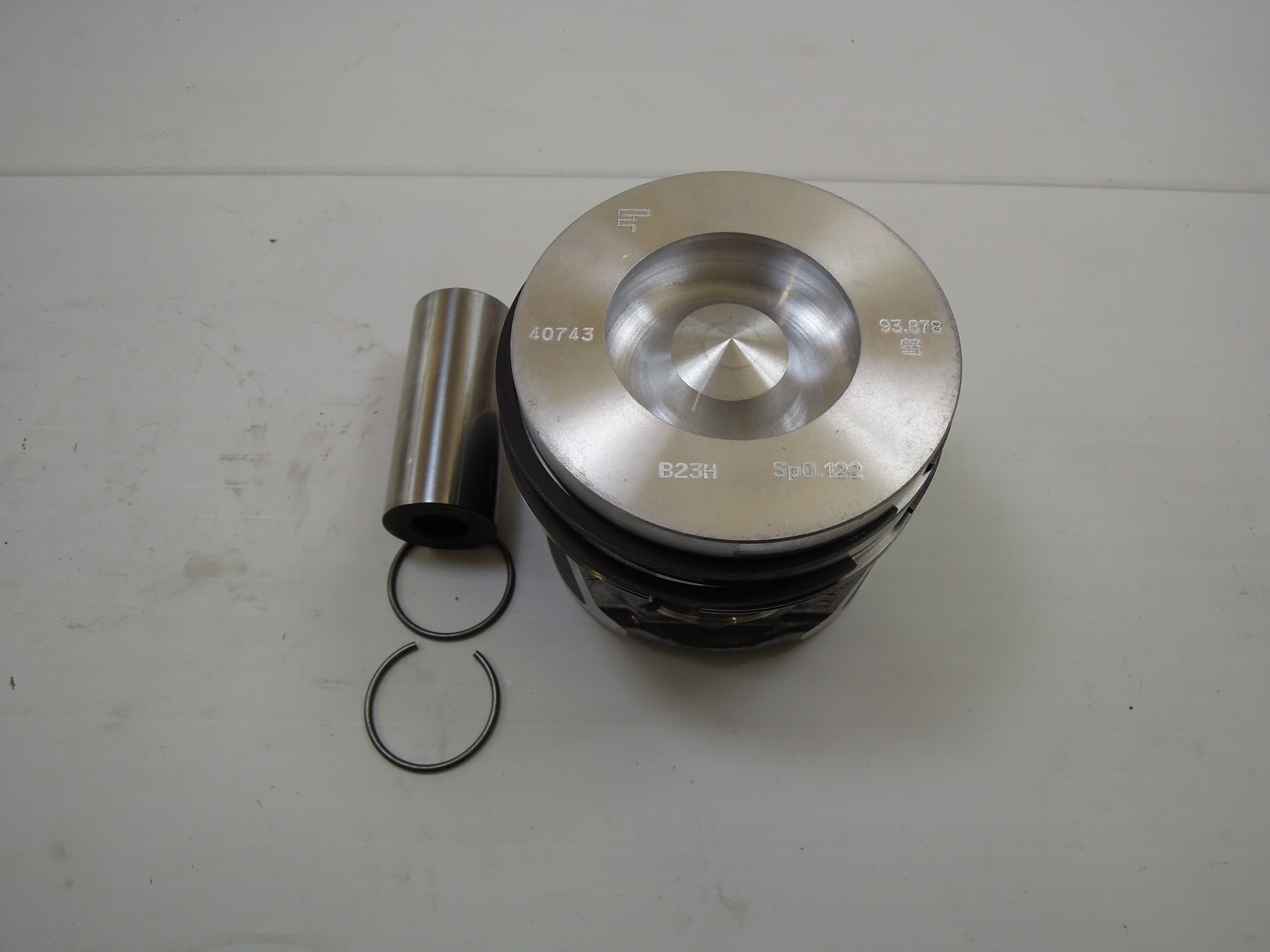 Купить Deutz 04286720 Поршень (ф94,00)  F4L2011 BF4L2011 F2M2011 BF3M2011