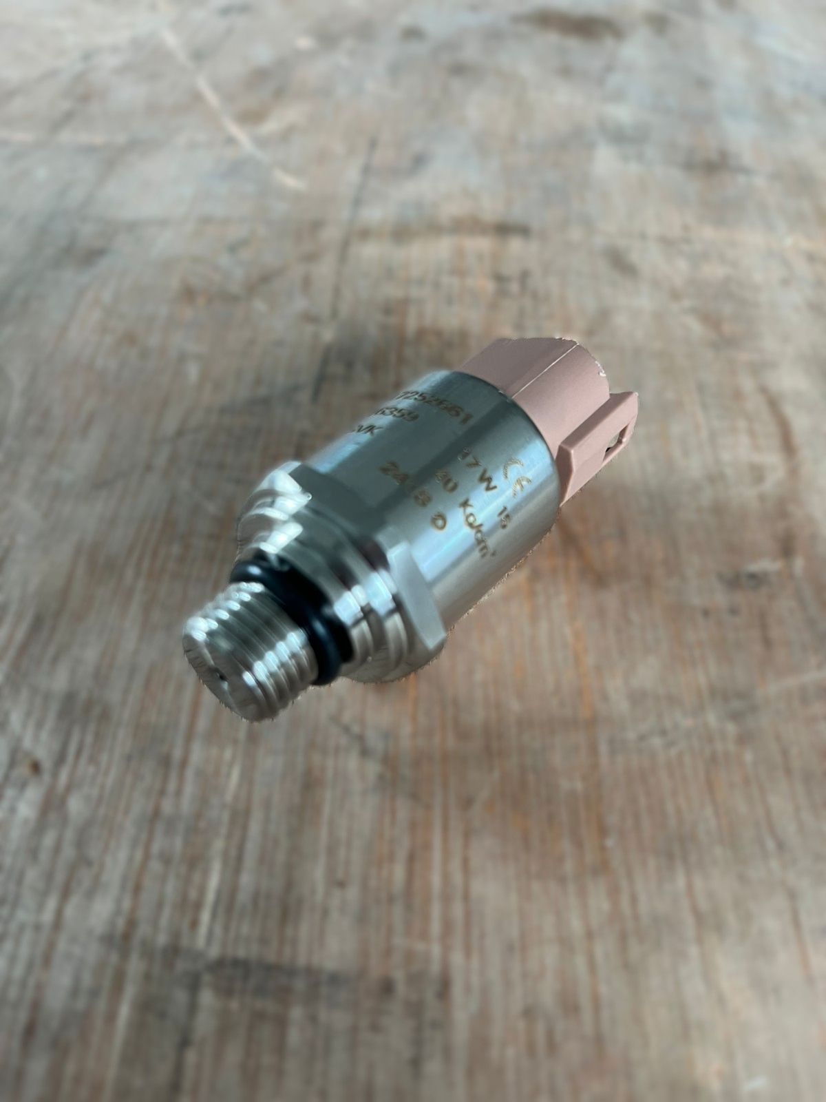 Купить Volvo 17252661 Датчик давления EC210 EC240 EC290 17252661