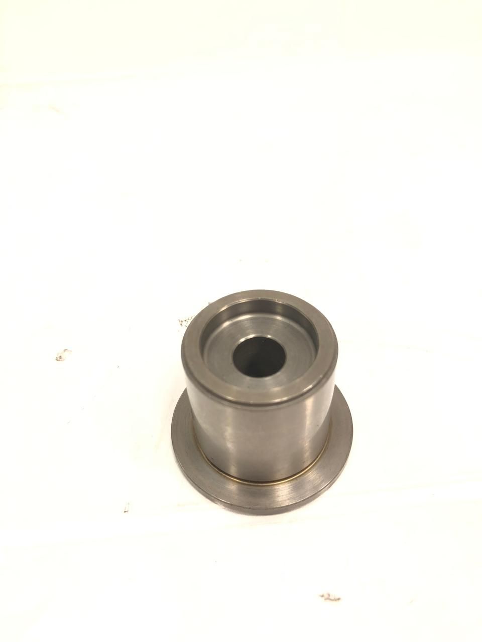 Купить Deutz 04192487 Ступица промежуточной шестерни (втулка)  1013; 2013