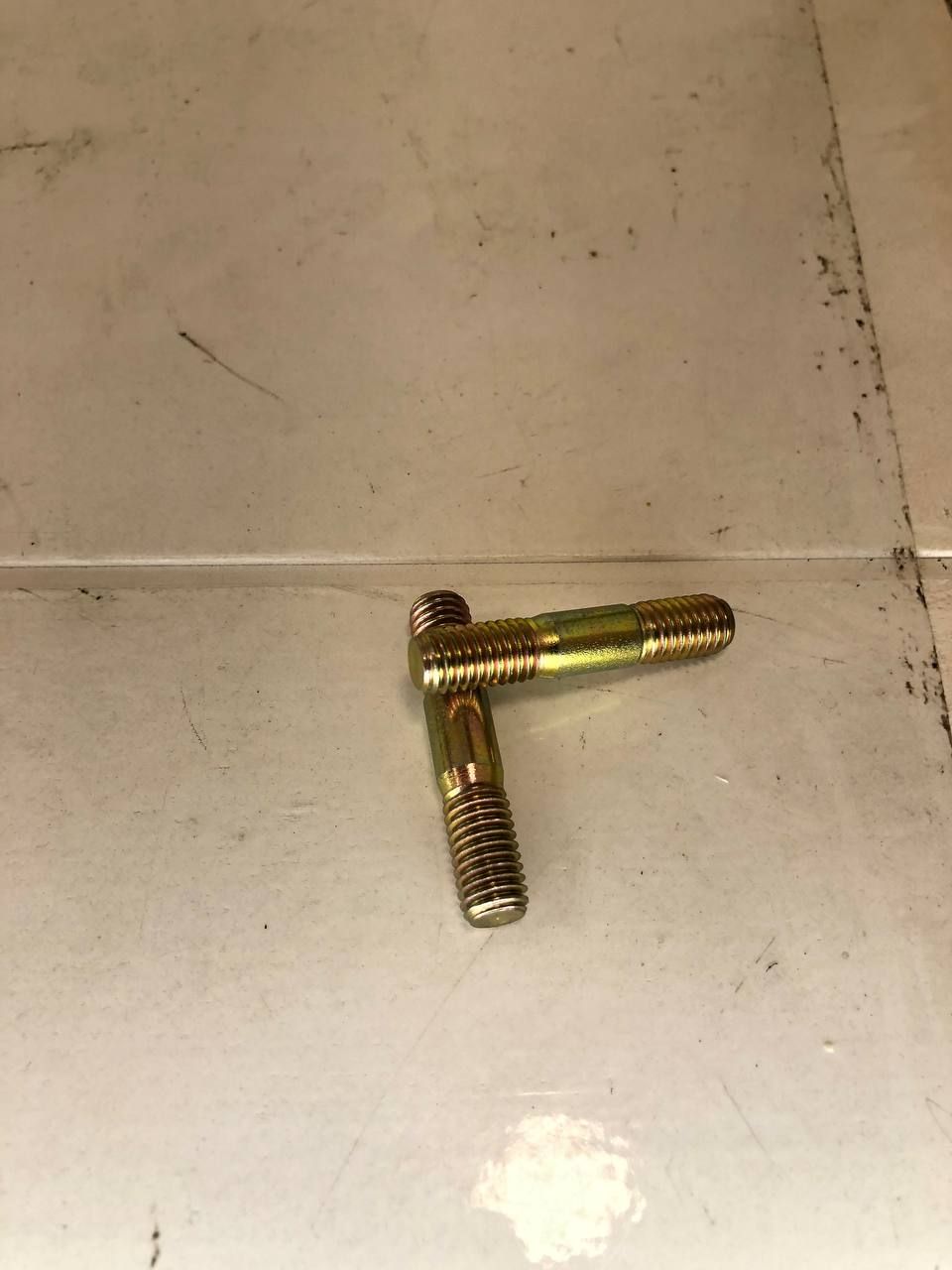 Купить Deutz 01182090 Шпилька выпускного коллектора 2011 01182090