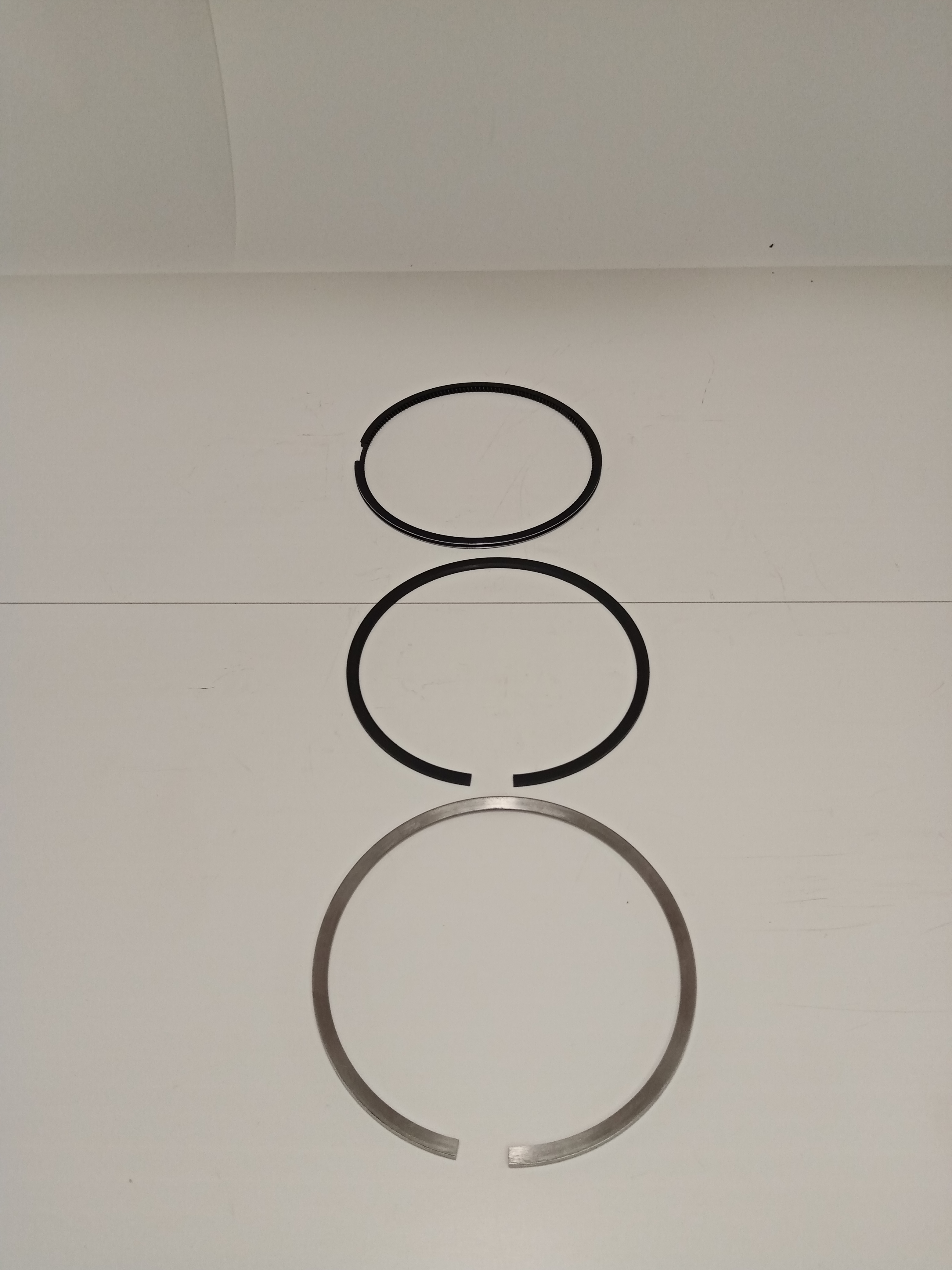 Кольца поршневые (ф108,00)  Deutz 04900843