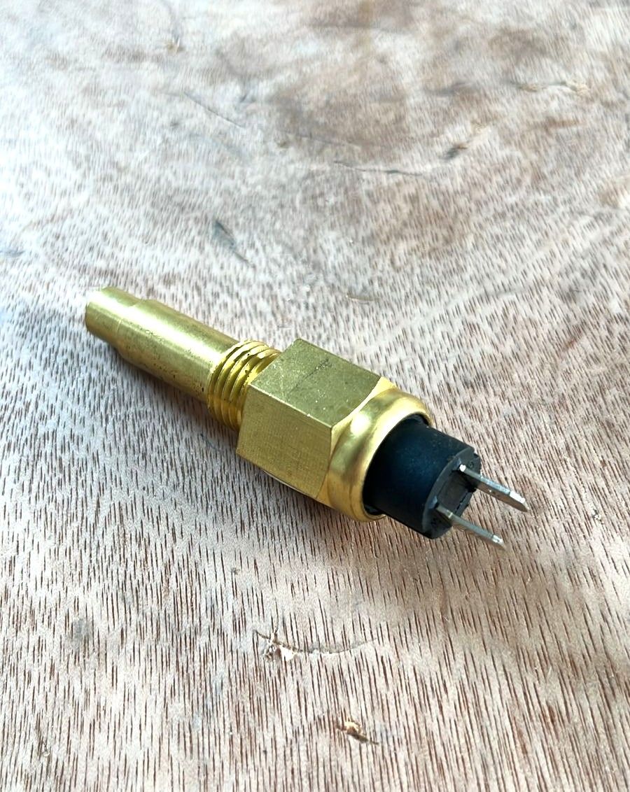 Купить DEUTZ 01178104 Датчик температуры масла 914