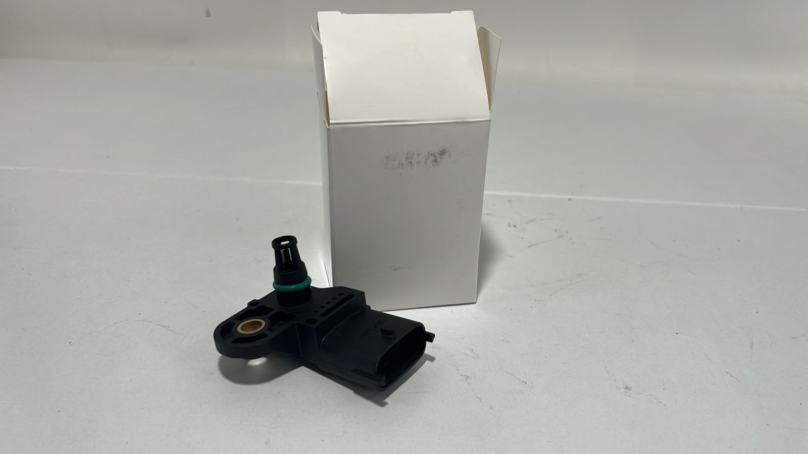 Купить Volvo 20524936 Датчик давления наддувочного воздуха D5E; D4D; D6D;  D7E;  20524936