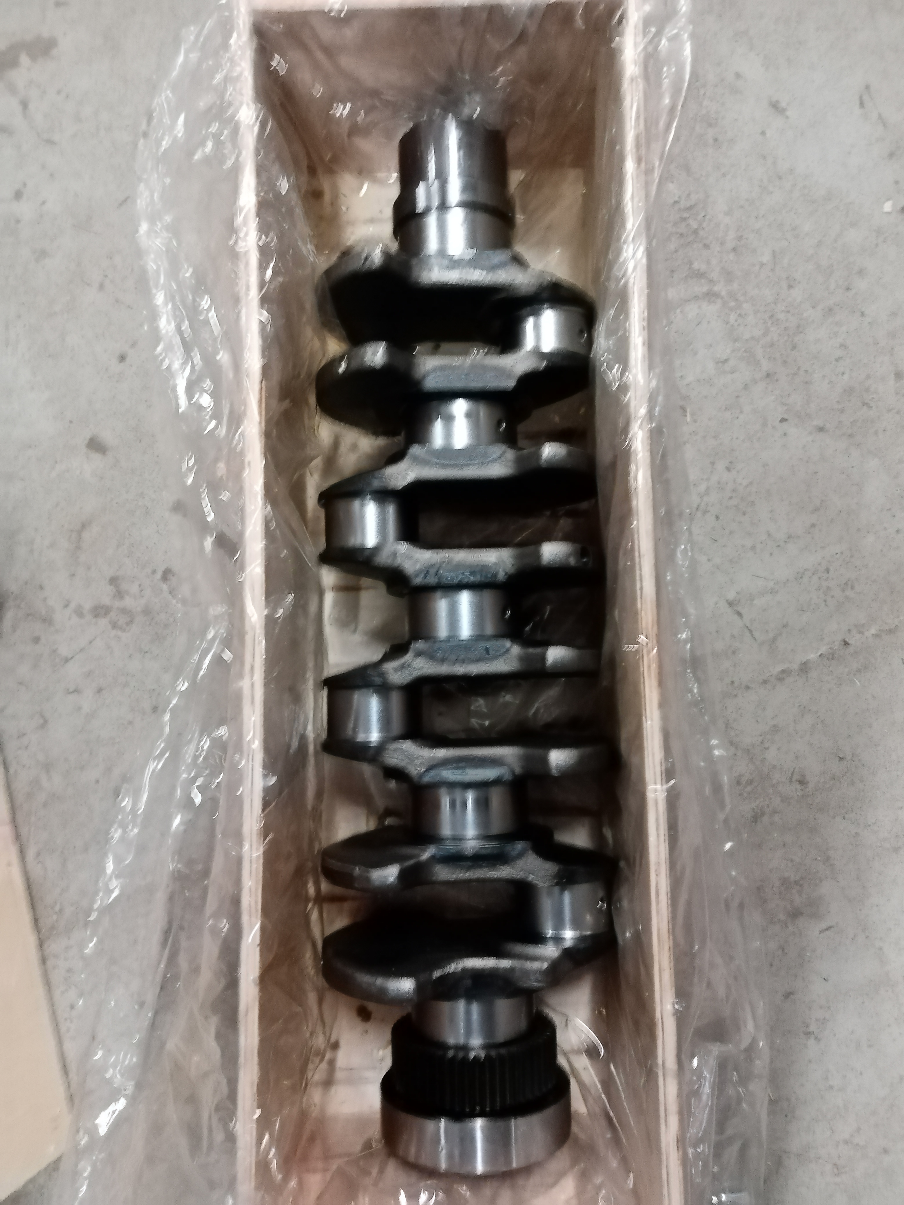 Коленвал двигателя Deutz 02929962