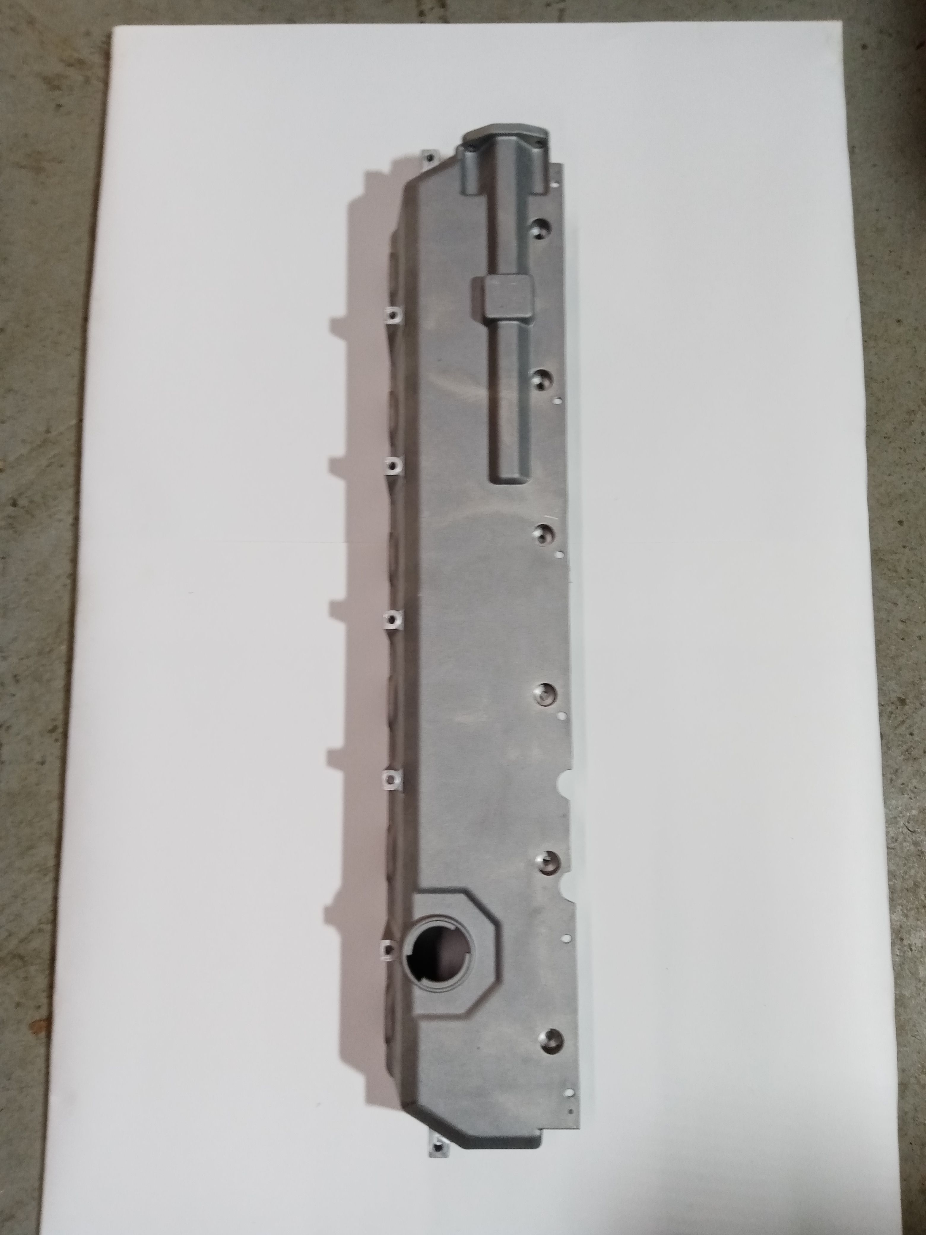 Купить Volvo 20725338 Крышка клапанов  D5E; D7E 20725338