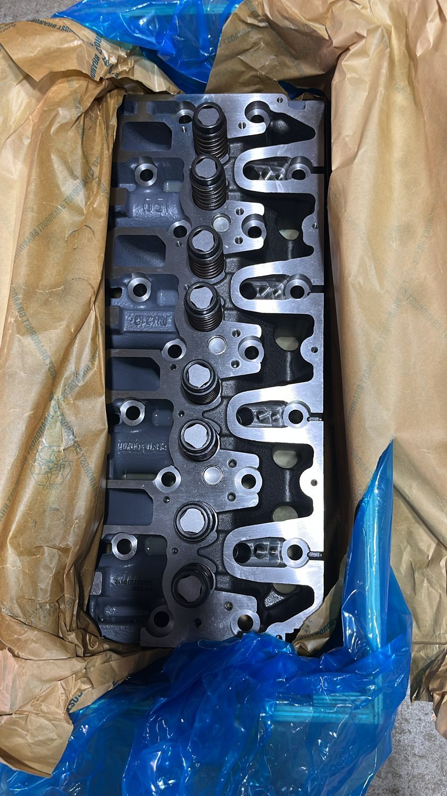 Головка двигателя  Volvo 23095566