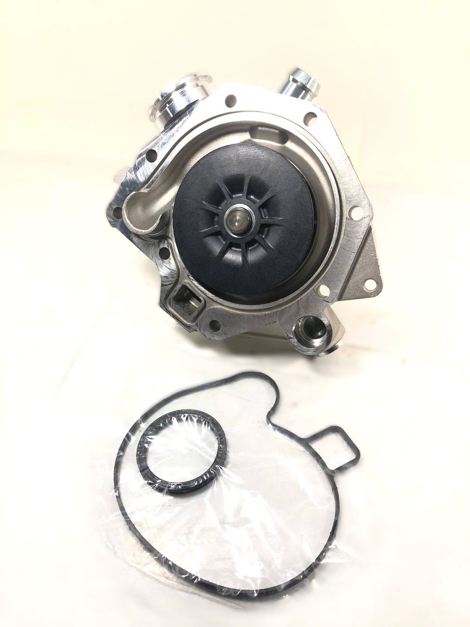 Купить DEUTZ 04129080 Водяная помпа DEUTZ TCD 3.6 04129080