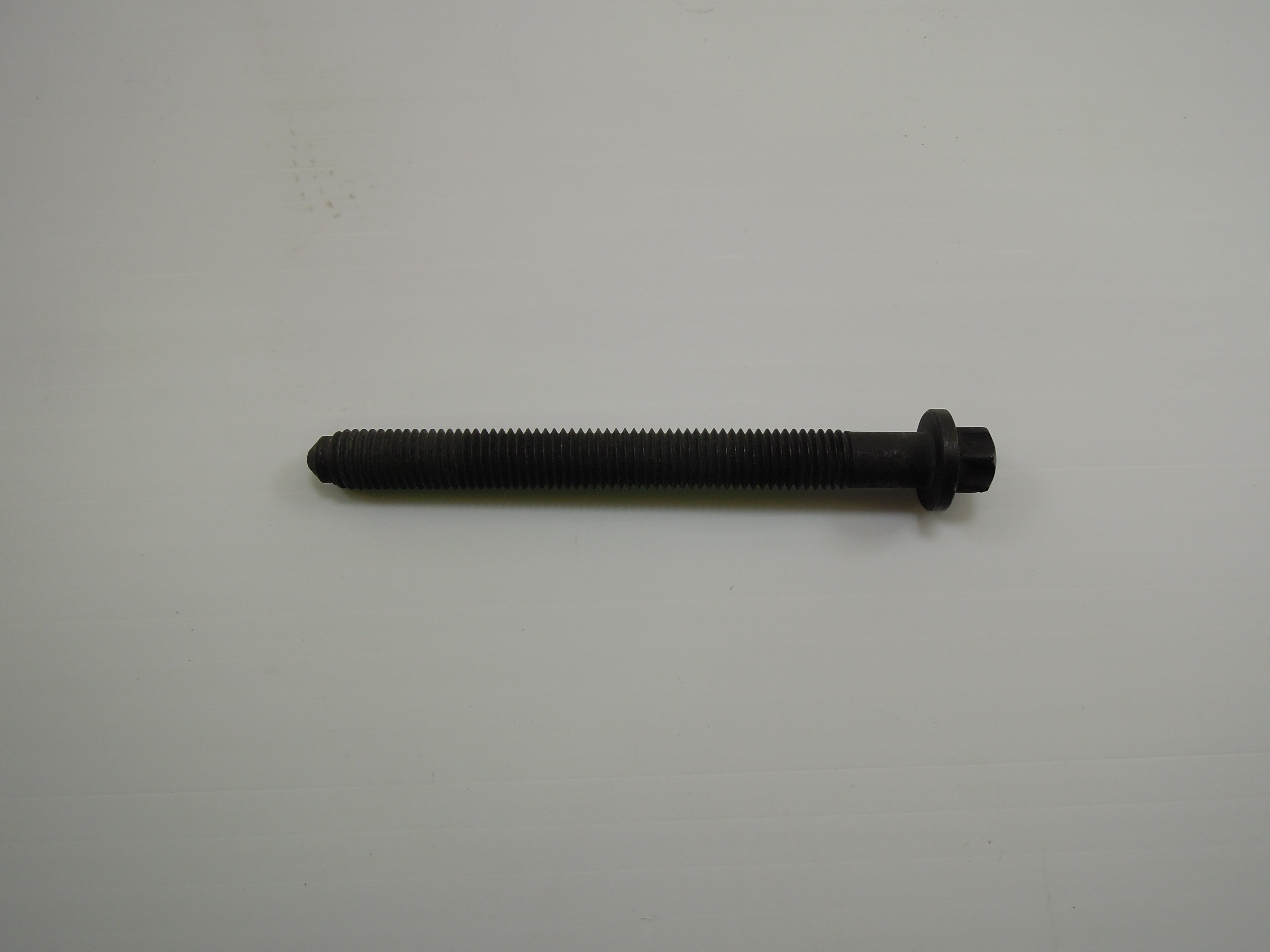 Болт головки цилиндра двигателя Deutz RVI 7411700334