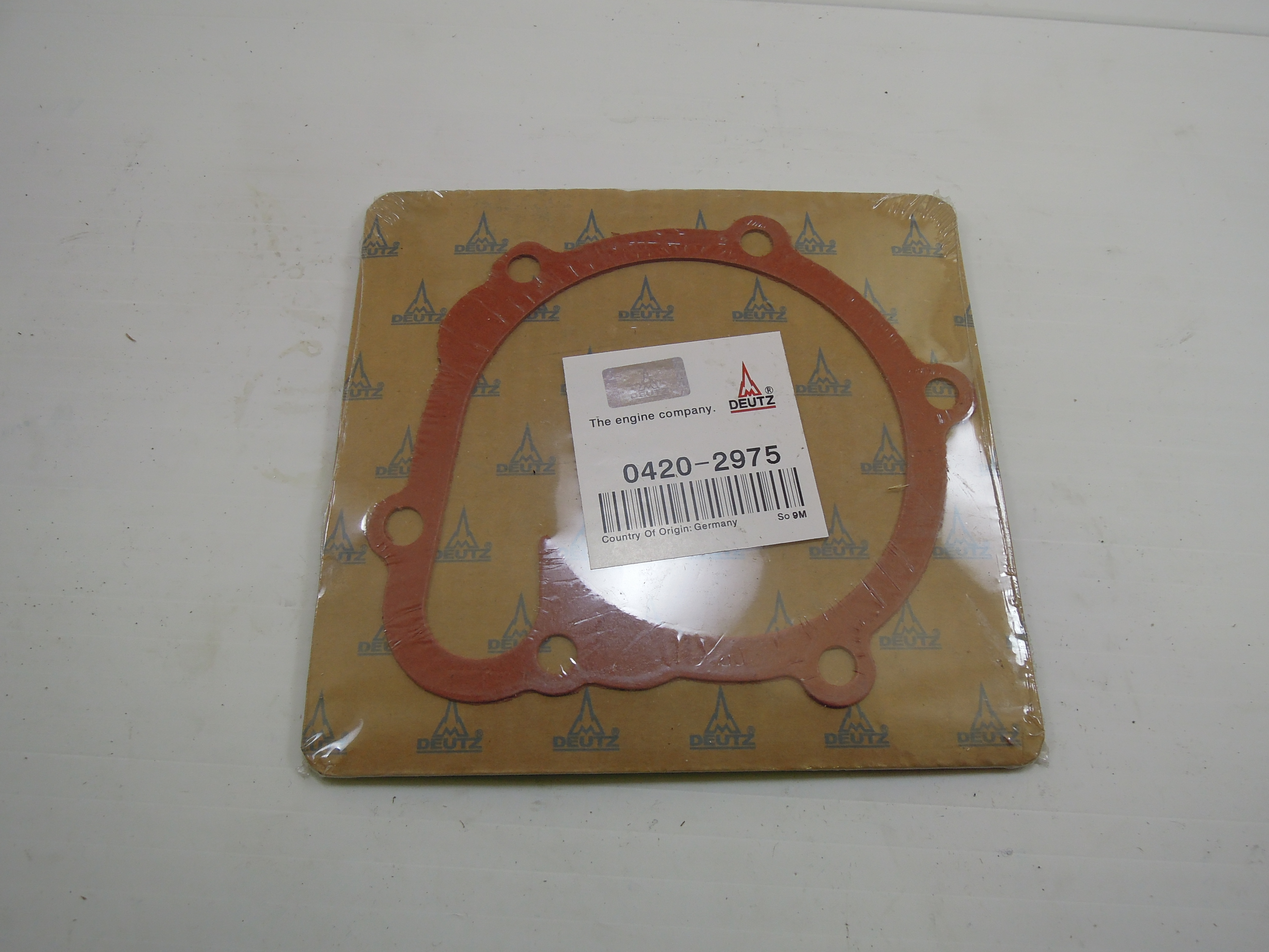 Прокладка водяного насоса к блоку двигателя Deutz 04197328