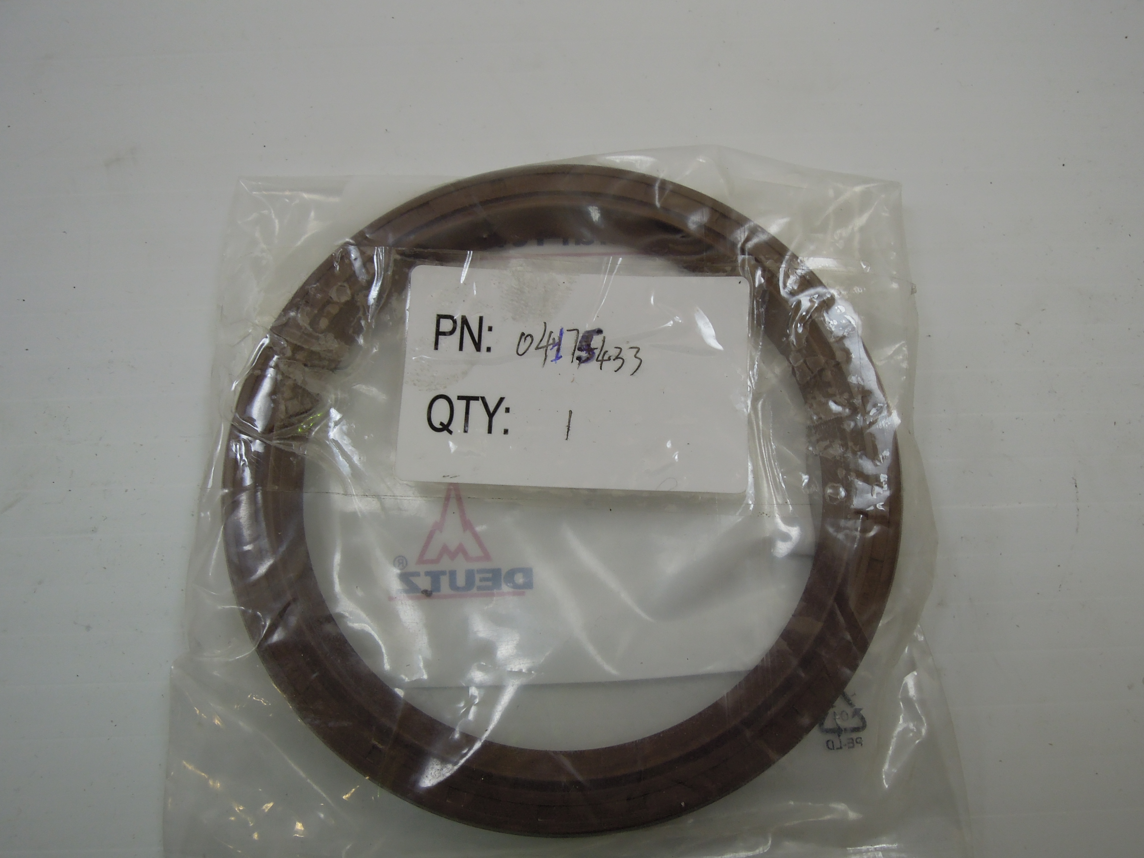 Сальник коленвала задний  Deutz 04128170