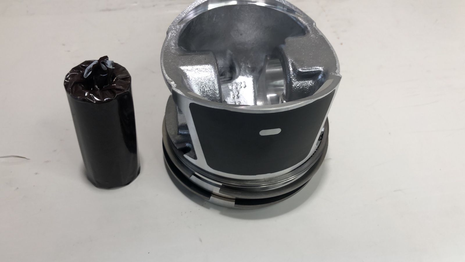 Поршень (ф91,00) Deutz 04271974