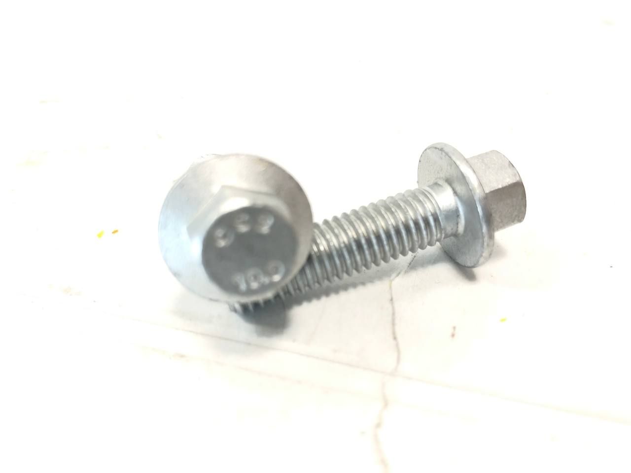 Купить Deutz 01181432 Болт  01181432