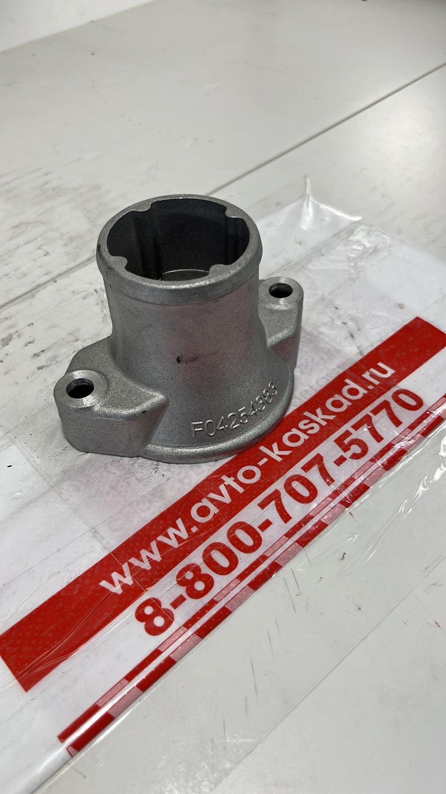 Корпус термостата Deutz 04254383