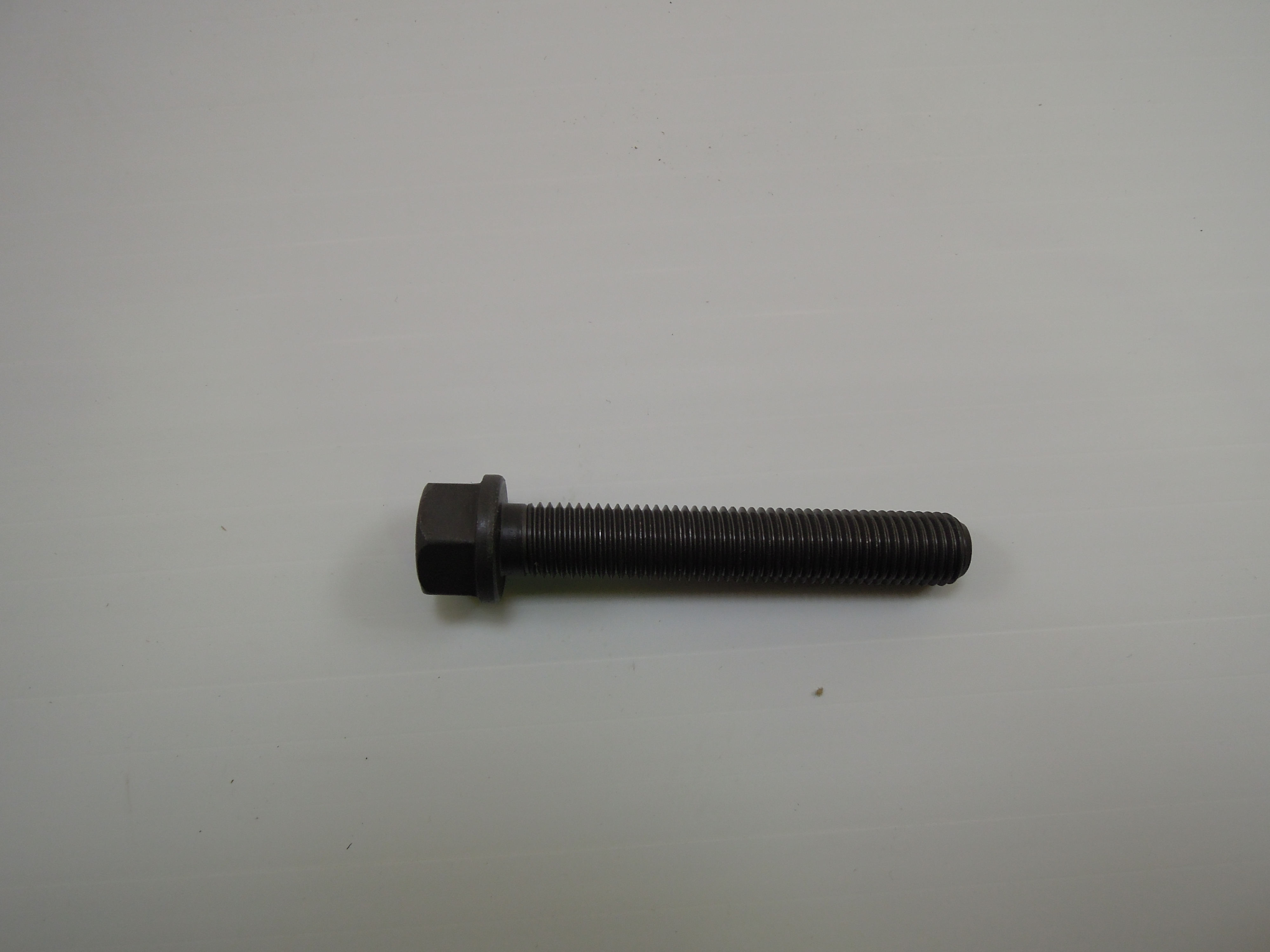 Болт шатуна двигателя Deutz RVI 7411700326