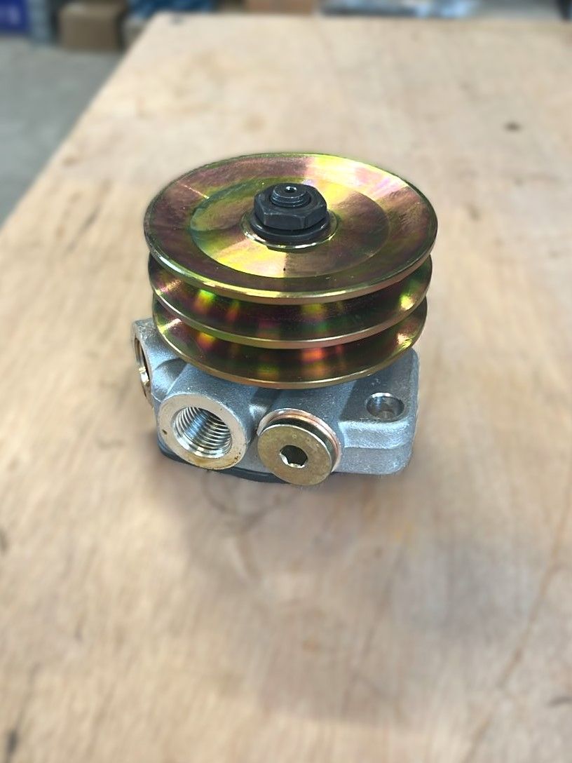 Купить DEUTZ 02112670 Насос топливный низкого давления 02112670