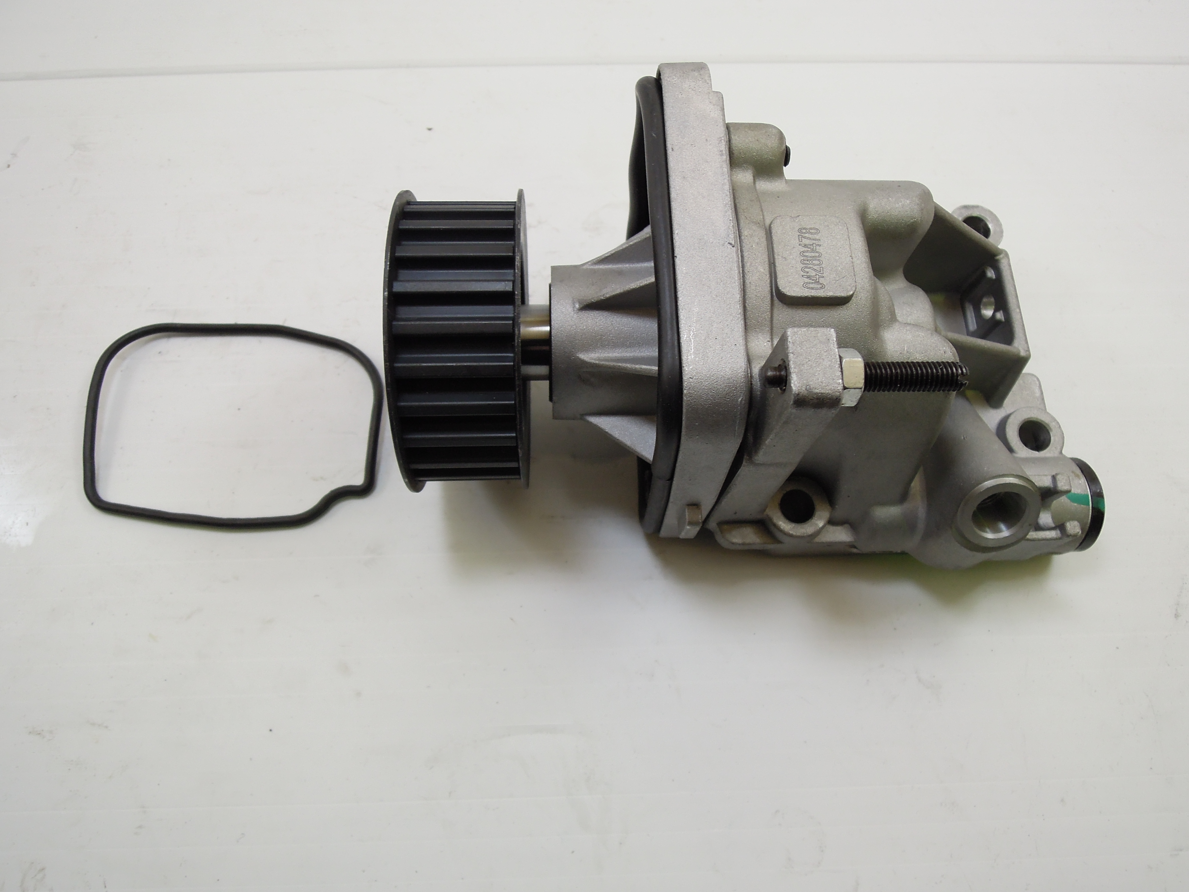 Насос масляный двигателя Deutz 04102478