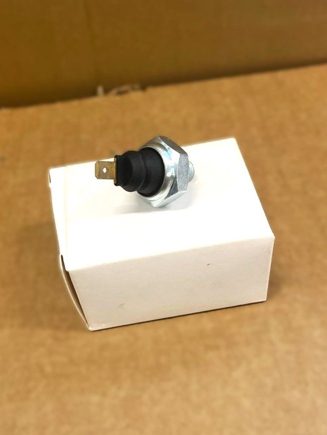 Купить DEUTZ 01182479 Датчик давления масла  D 2011 01182479