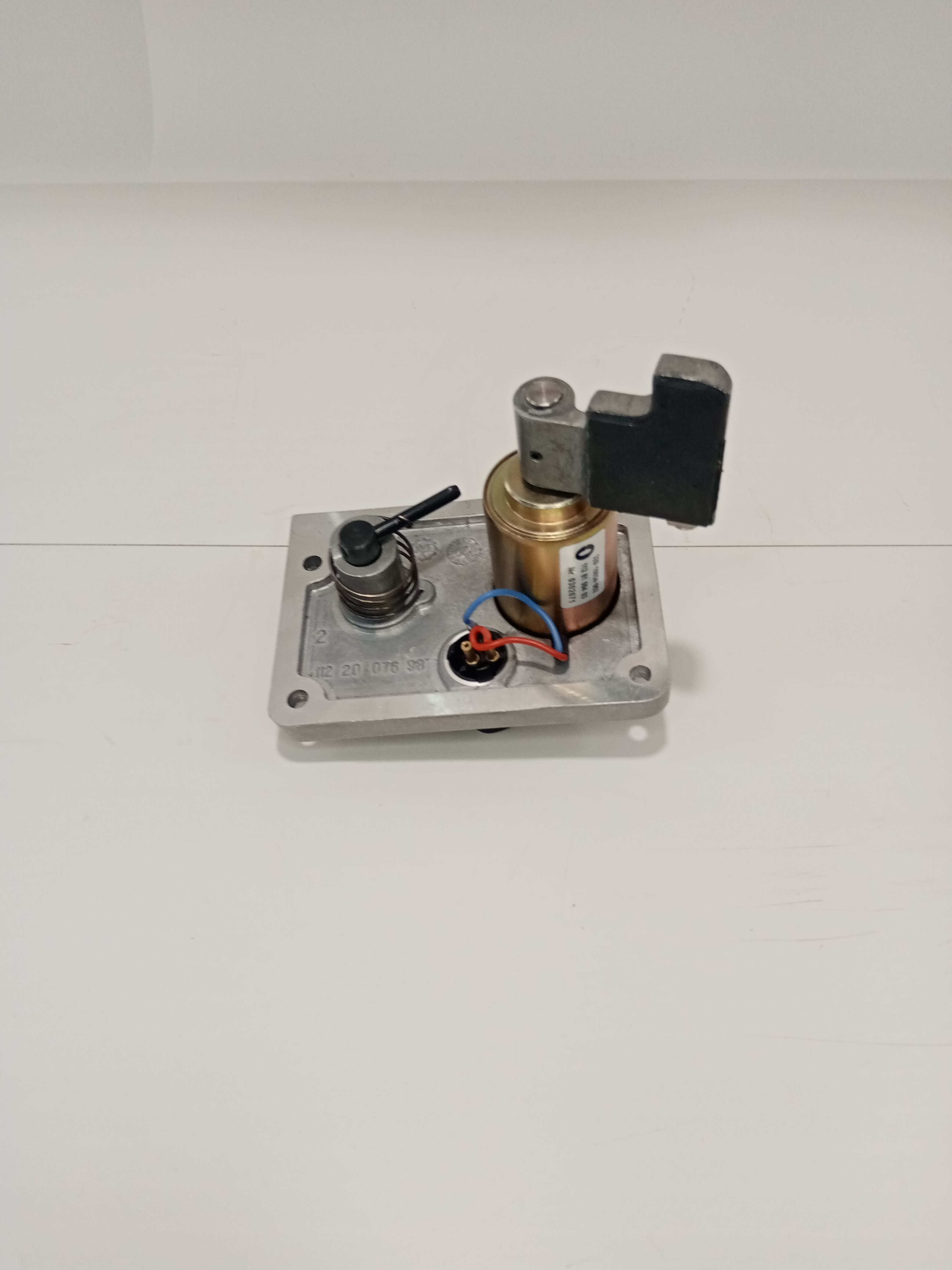 Крышка регулятора с электроклапаном Deutz 02111394