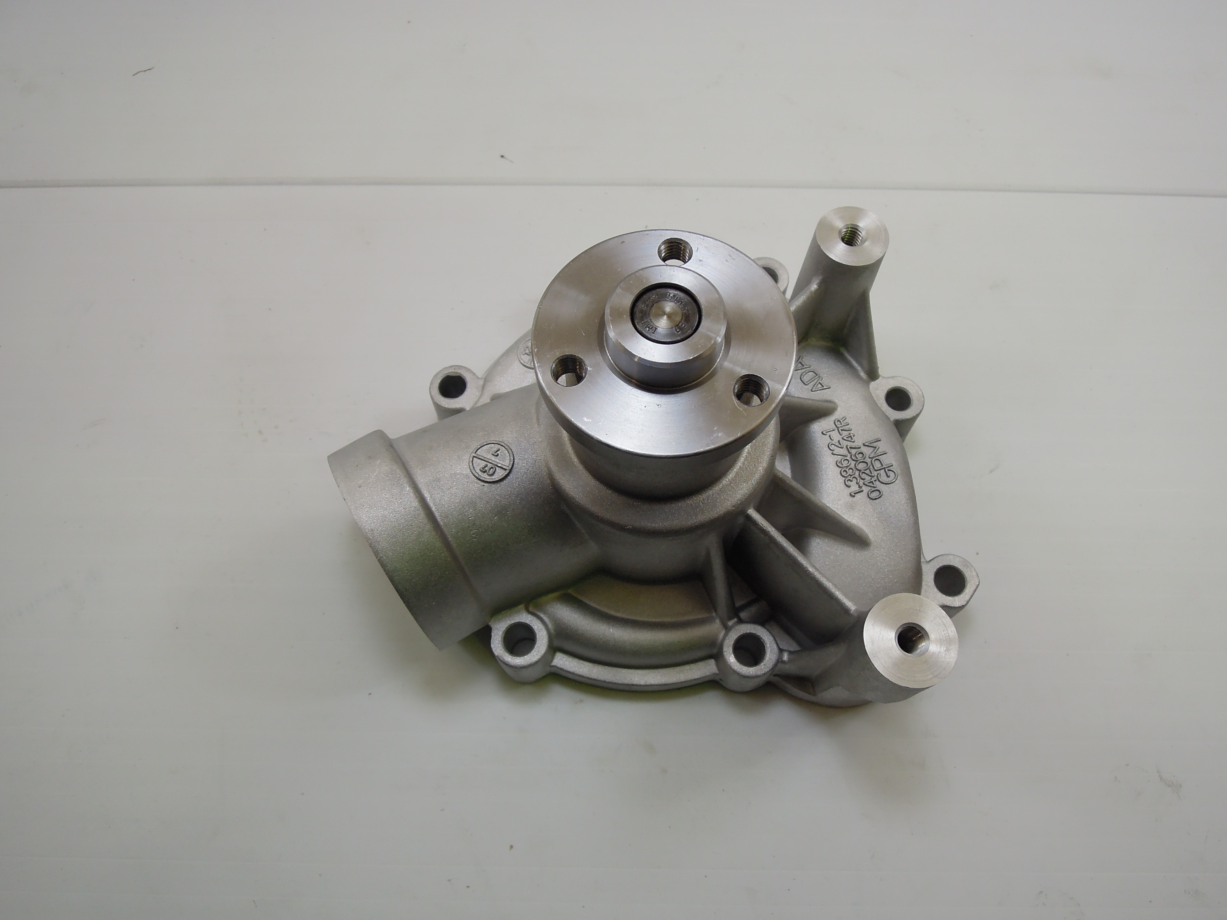 Водяной насос (помпа двигателя) Deutz 04206747